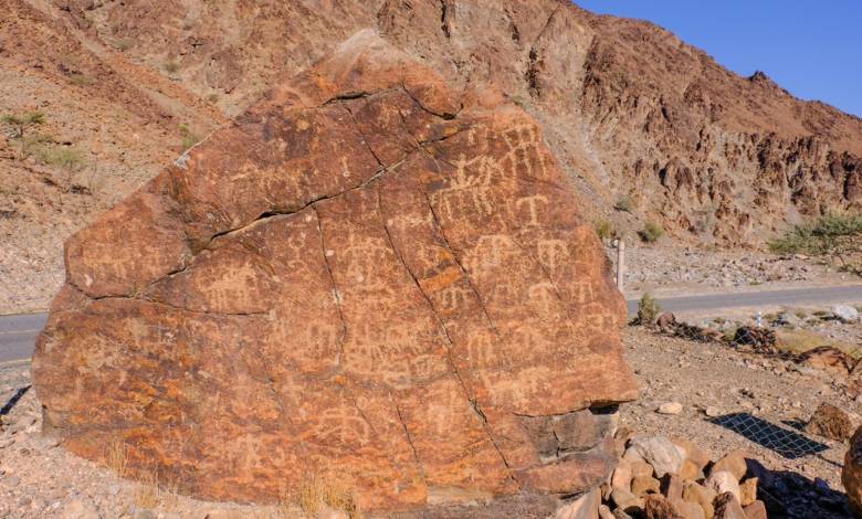 Visit the large petroglyph on the roadside whilst driving towards Wadi Sahim. Dating back 3000 years. Fujairah places to visit. Fujairah Observer.